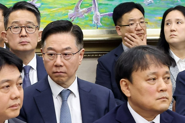 누군가 당신 돈을 훔쳐도 가만히 있을 건가요? : 정유사들 담합 인정돼도 과징금은 국가가 가져간다