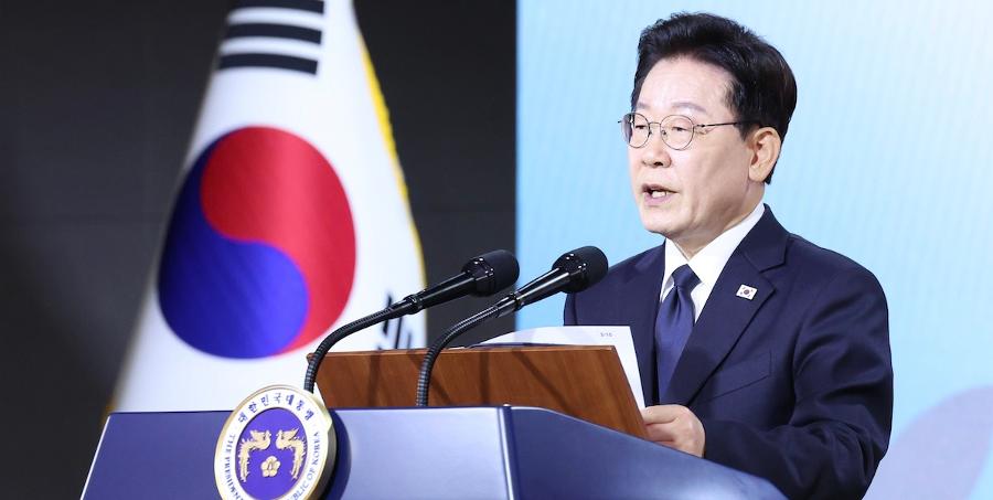 이재명은 개헌을 포기하지 않았다 : 5월 무산 뒤에도 추진 의지, 부마항쟁 기념식서 울컥하며 이제 행동할 때