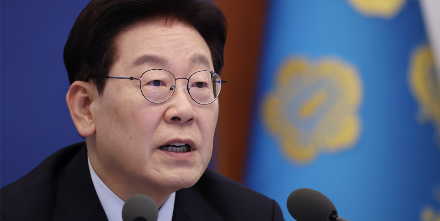 이재명 대통령 '국무회의 생중계' 관련 논란에 반대의견 받아들였던 영상까지 공유하며 재차 반박했다 : 조직 내에서 레드팀 역할 잘 작동해야한다고 항상 강조 