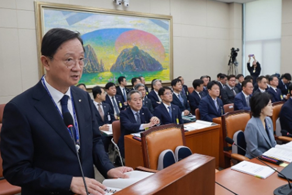 이찬진 금감원장도 SK그룹 솔리다임 미국 상장을 '중복상장'으로 봤다 : 국정감사에서 SK하이닉스에 우려 전달도 검토
