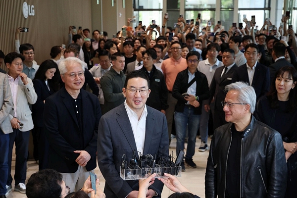 LG 회장 구광모 한 달간 전 계열사 사업보고회 진행 : 엔비디아·MS 'AI 동맹' 실행 계획 듣는다