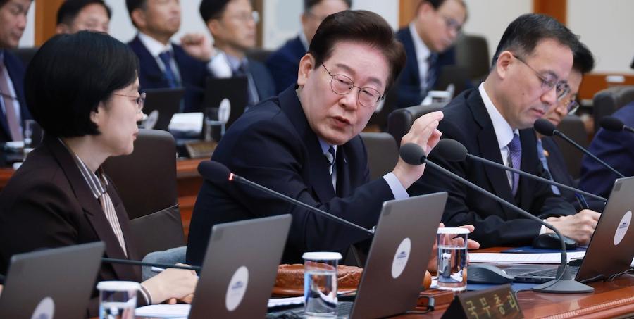 장관은 생중계에서 대통령에게 '쓴소리' 할 수 있을까 : 국무회의 공개 둘러싼 논란, 이 대통령 그건 거짓말