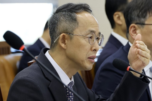 수출입은행장 황기영 한화그룹의 KAI 지분 확대 논란에 현재는 매각 계획 없다 : 향후 가능성엔 확답 피했다