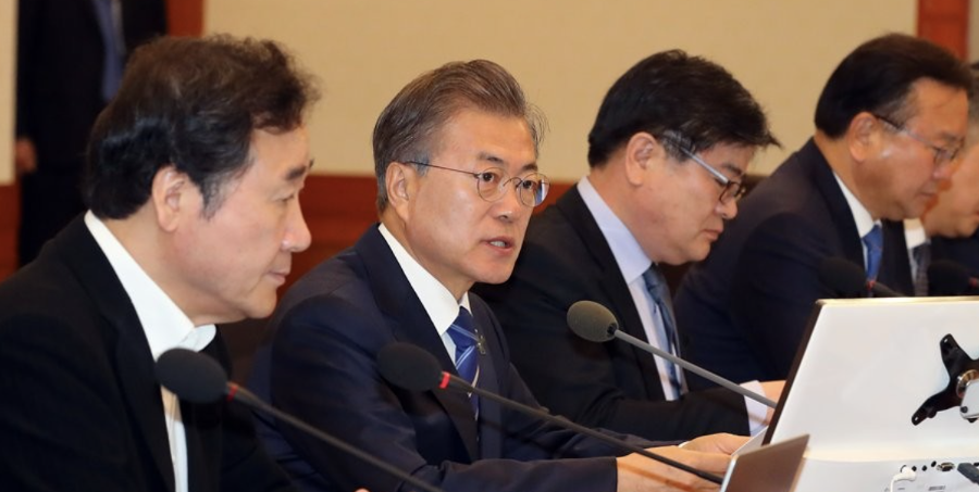 민주당, '중도실용' 외치더니 노사 양쪽에서 욕먹는다 : '주52시간' 해결 못해 '두 갈래 초광역특구법안'
