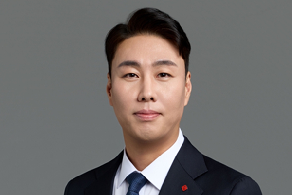 정현석 롯데백화점 '명품 호조 이후' 성장동력 모색 : 원화 강세 겹치며 외국인 소비 감소, '내국인 고정 고객' 늘릴 묘안 찾는다