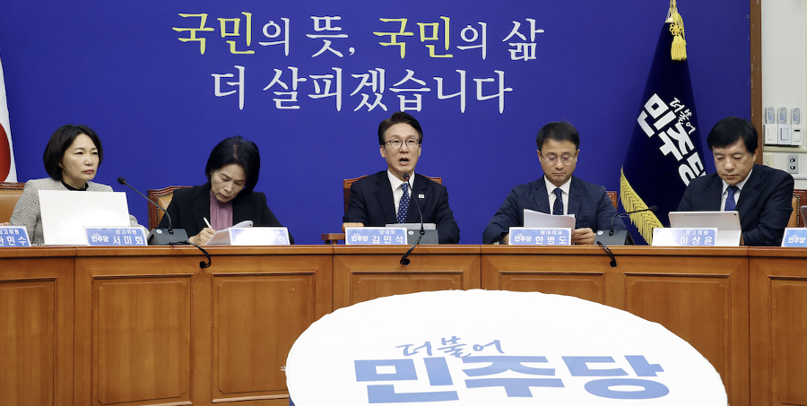 민주당, '중도실용' 외치더니 노사 양쪽에서 욕먹는다 : '주52시간' 해결 못해 '두 갈래 초광역특구법안'