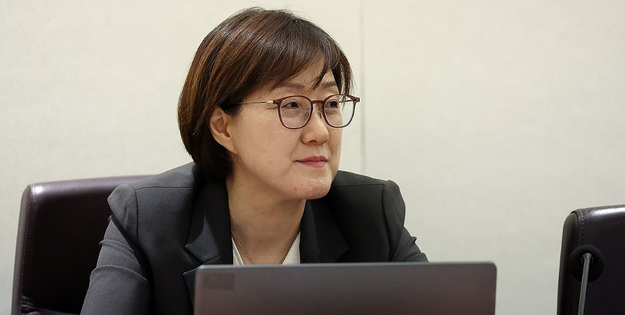 역시 '현지 누나'가 센 건가 : 청와대 부속실장 김현지, 올해도 국감 증인 채택 불발