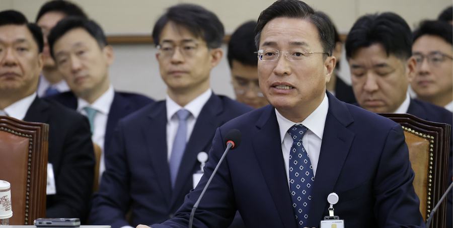 검찰총장 대행, 문 전 대통령 뇌물수사에 과도한 수사 : 친문계 '검찰권 남용' 성토 이틀 만