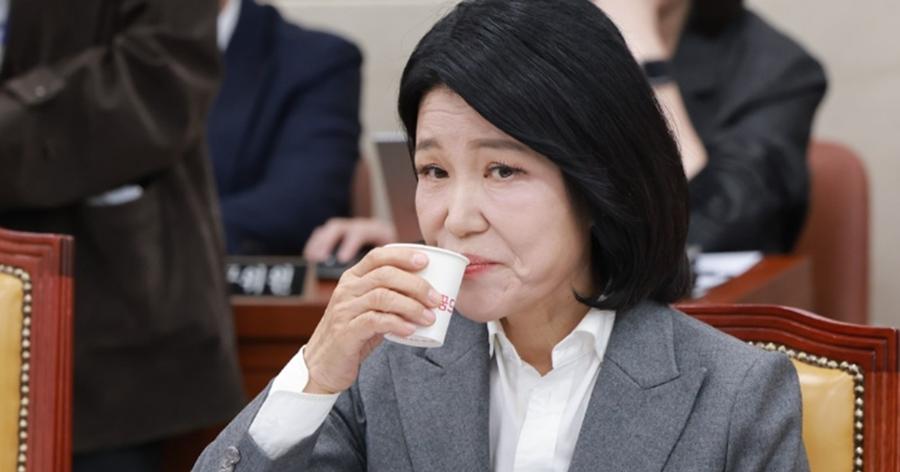 국힘 이진숙 '국감 질의권' 두고 여야 대치 계속 : 헌재 결정은 명확하지만 해석은 각각이다