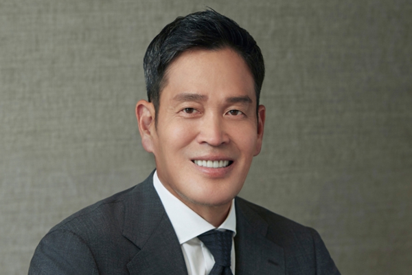 정용진 신세계그룹 유통 실적 반등에 승부수 걸었다 : 김홍극 이마트·SSG닷컴 경영 통합 리더로 힘 싣고, SSG닷컴 이끌던 최택원 1년 만에 재배치 