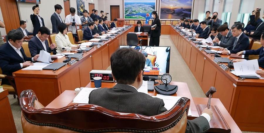 올해 국감 '명장면' 열전 : '불법도박 광고' AI로 재현, 군 수뇌부의 공개 사과, 법사위는 막말 충돌