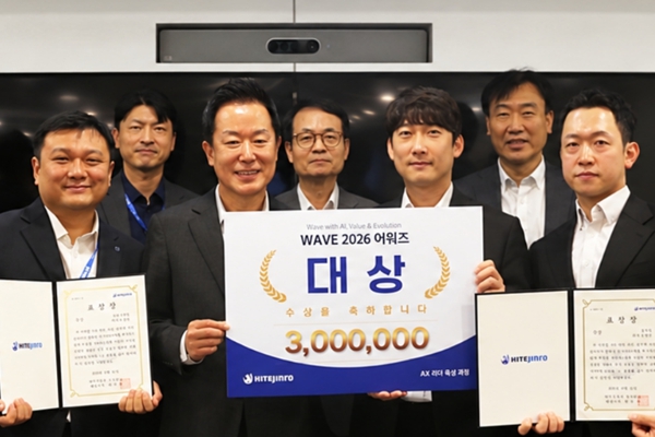 [허프 트렌드] 직원 손끝으로 옮겨가는 AI 전환 : 하이트진로는 직접 바이브 코딩, 롯데는 경영진이 에이전트 개발
