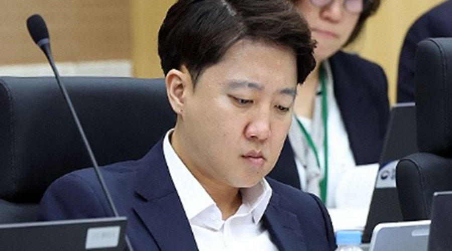 개혁신당 이준석, 연일 한동훈 때리며 보수 재편 '오동석 연대' 걸림돌로 떠오른다 : '친한계'와 악연 때문?