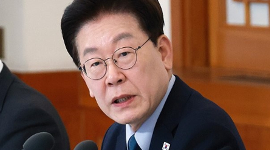 이 대통령, 잇따른 SNS 논란에 정면 대응 뒷골목에도 사람이 산다 : 누가 소통하지 말라 했나