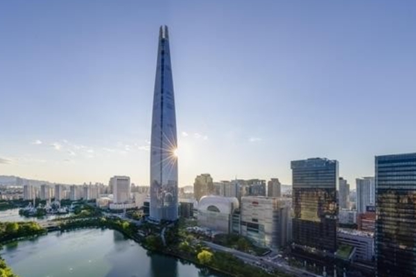 롯데그룹 사업 몸집 줄이고 재무 체력 높인다 : 롯데렌탈 매각 완료해 1조3천억 확보