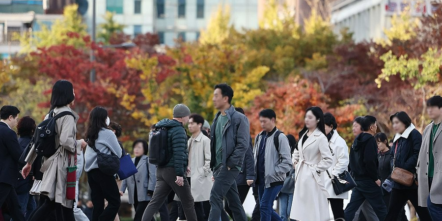 '서울 첫 서리' 관측된 가운데 일요일에 비 내린다 : 다음주 출근길 외투 꼭 챙기자
