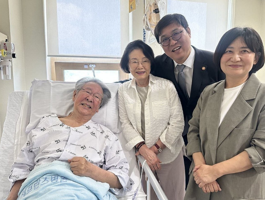 '수사반장'·'전원일기' 배우 최불암 잠들다, 향년 87 : 어려운 이웃을 보듬는 '아버지'의 모습