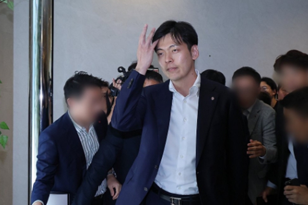 롯데그룹 미래 달린 1조4천억 '바이오 주사위' 던져졌다 : 회장 신동빈의 자본 배분, 후계자 신유열의 경영능력 검증 시작